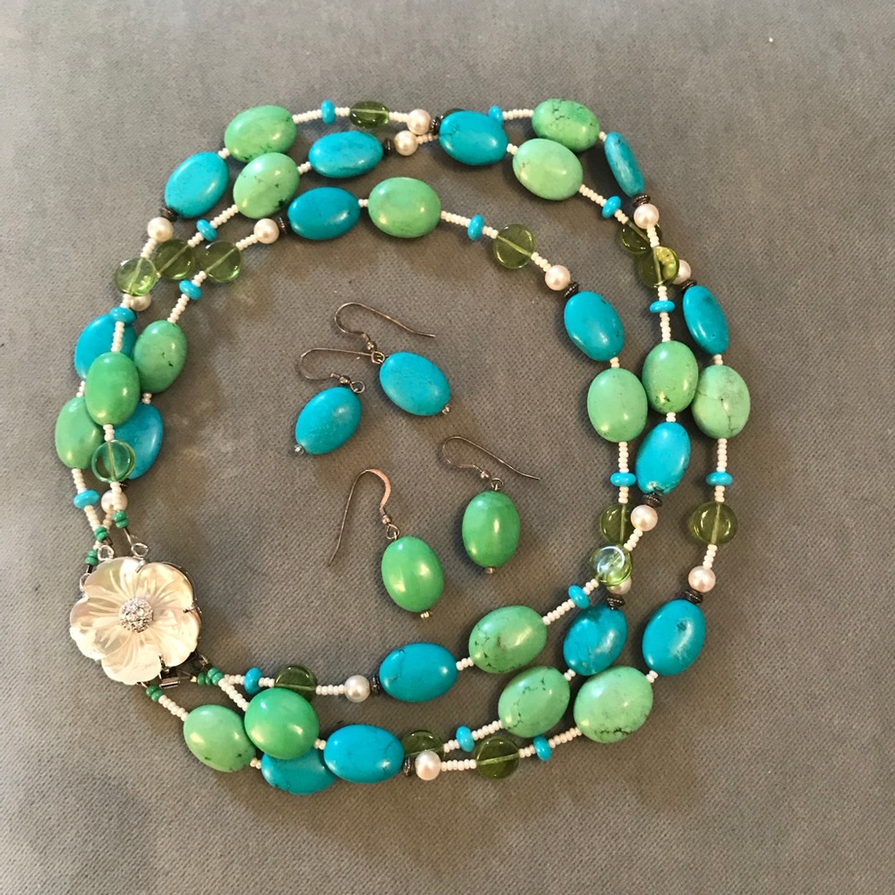 Gorgeous necklace & earrings